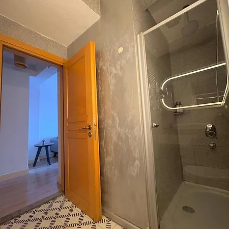 Taksim Square-1br Rooftop 07 דירה *